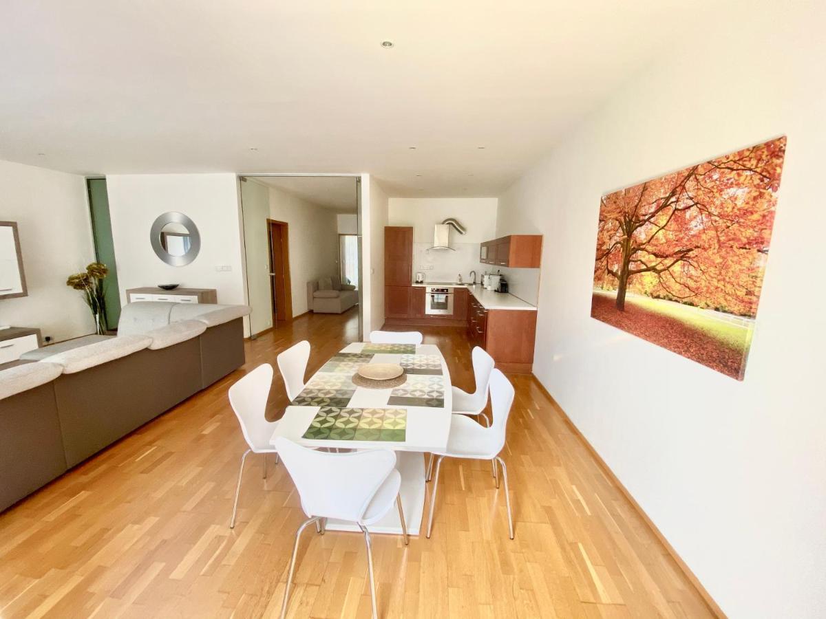 Apartment Korunni Dvur, 2 Free Parkings Prague