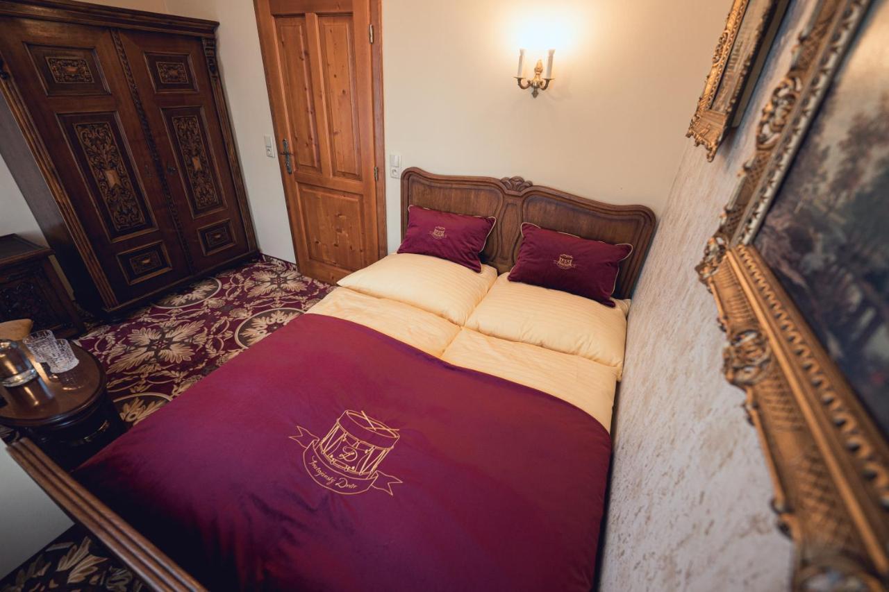 Svatojansky Dvur 4*