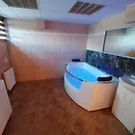 Wellness Studio Se Saunou A Virivkou