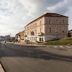 Sunshine Apartment Near The City Center