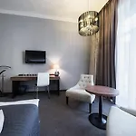 Hotel Noir