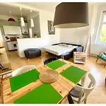 Central-Modern-Apartment