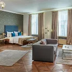 Golden Angel Suites By Adrez