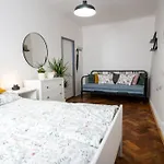 White Wolf House Hostel & Apartments