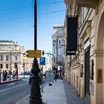 Art House Apartments By Adrez