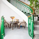 White Wolf House Hostel & Apartments