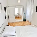 Viaduct View Apartment