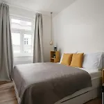 New&Modern Home In Vibrant Area Near Centre!
