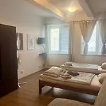 Zizkov Cosy Studio Apartments