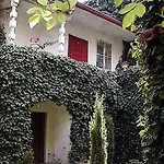 Dum U Zlateho Stromu / Guesthouse Golden Tree