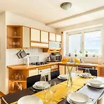 4Br 3Bath Balcony Central Harry Potter Penthouse
