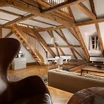 Three Golden Crowns Apartments