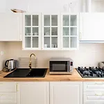Luxurious Kafka Family Apt In Old Town