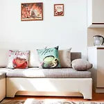 Charming Apartment Close To Old Town&Metro