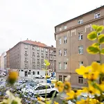 Close To City Centre - Hillside Apartment 11