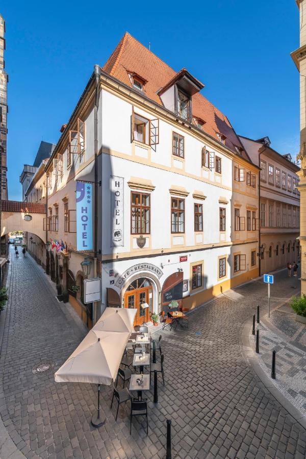 Cerny Slon Hotel