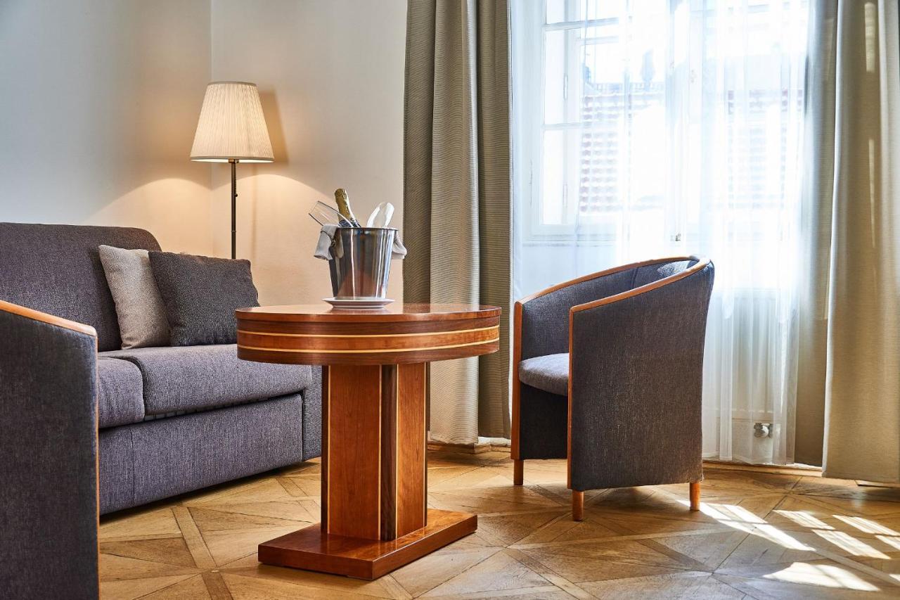 Three Golden Crowns Apartments Aparthotel