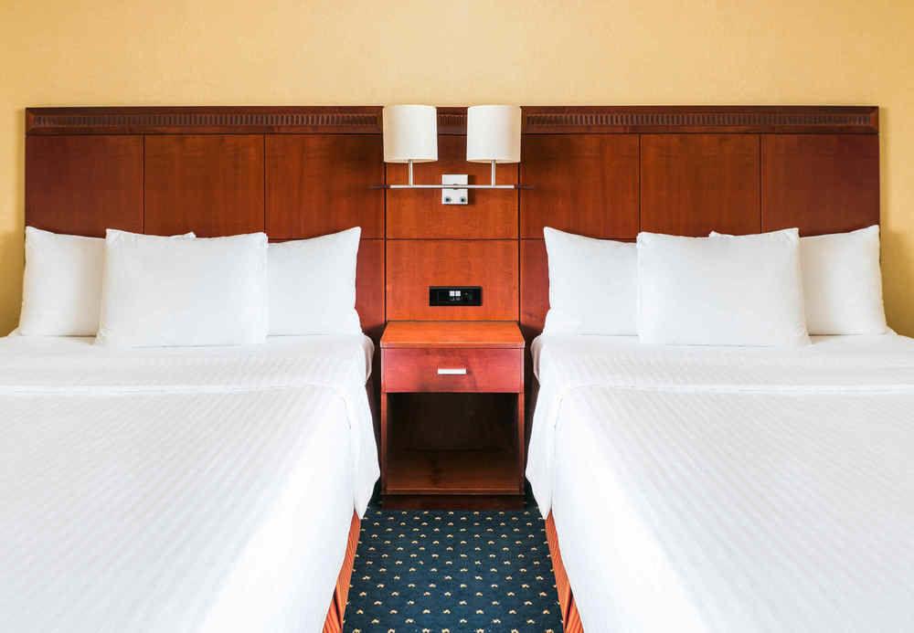Courtyard By Marriott Hotel Prague
