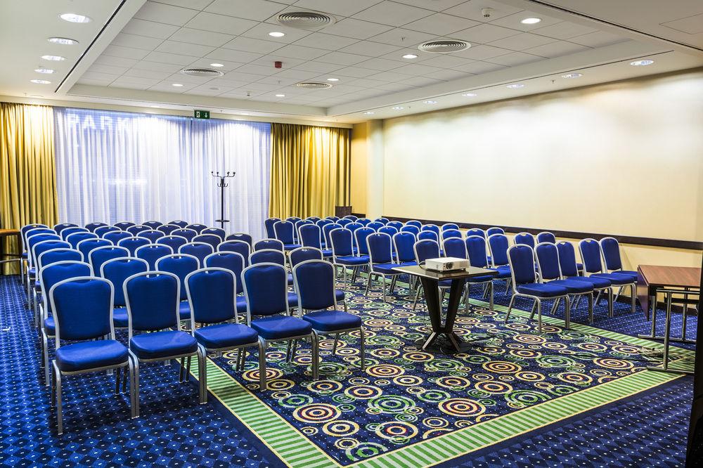 Courtyard By Marriott 4* Prague