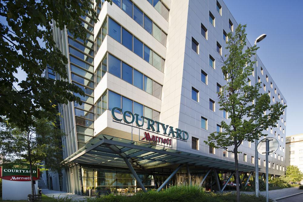 Courtyard By Marriott 4* Prague