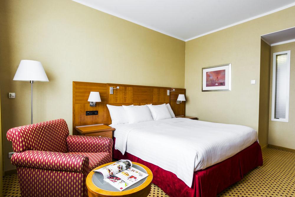 Courtyard By Marriott Airport 4*