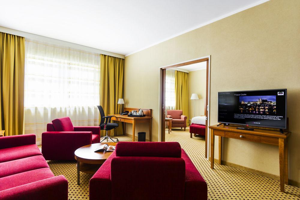 Courtyard By Marriott Airport 4* Prague