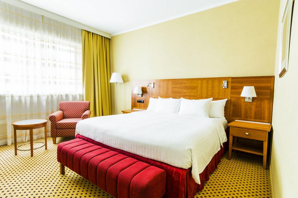 Courtyard By Marriott Airport 4* Prague