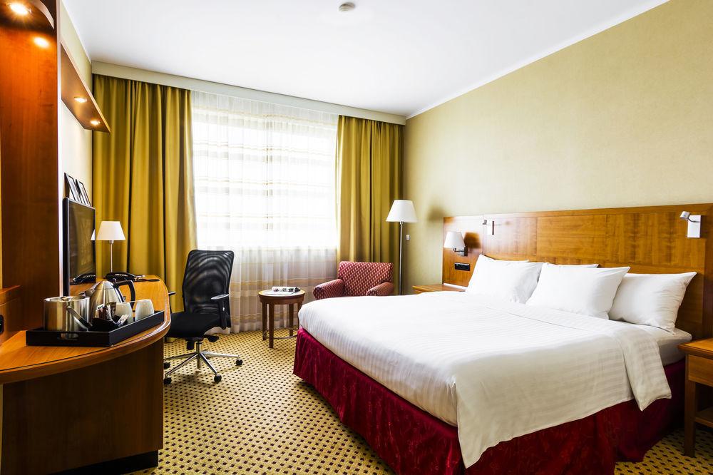 Courtyard By Marriott Airport 4* Prague