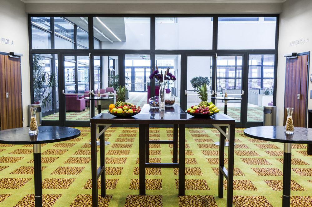 Hotel Courtyard By Marriott Airport Prague