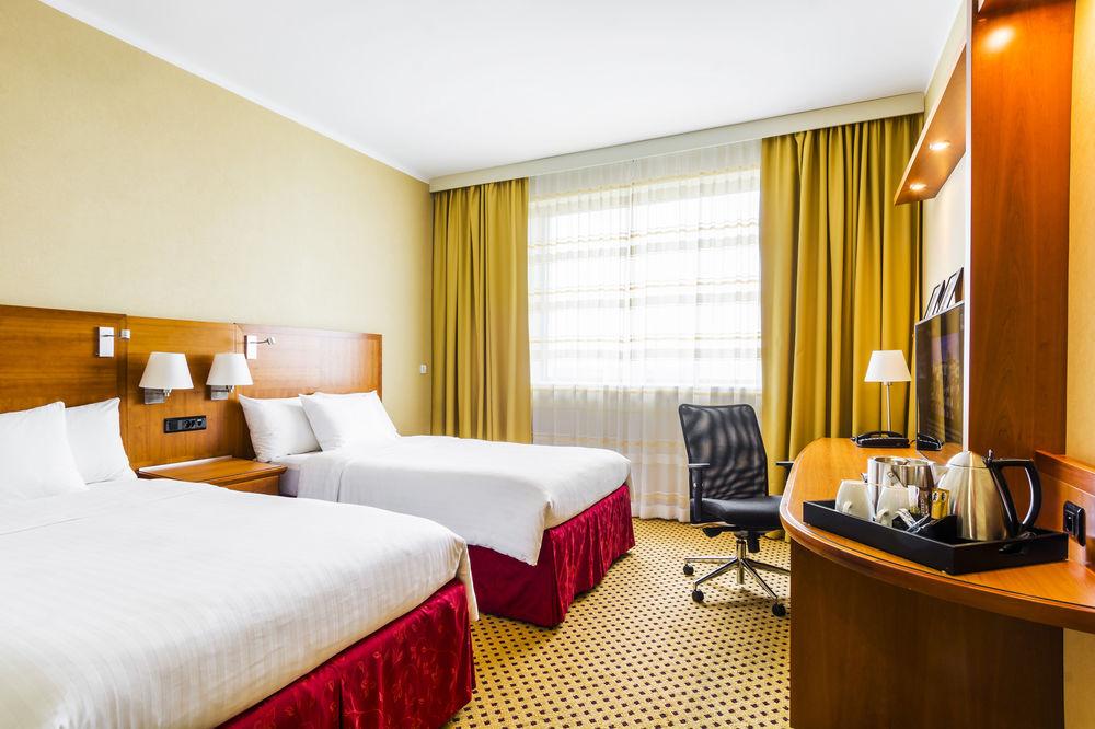 Hotel Courtyard By Marriott Airport