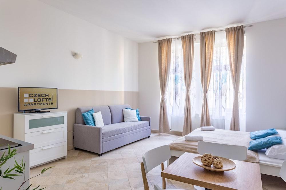 Otel Legerova 33