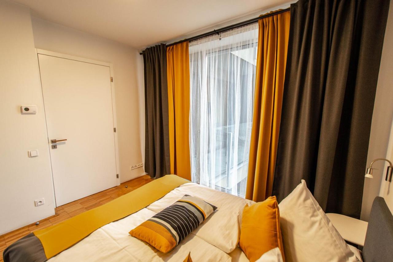 Modern With Balcony And Garage Appartement *