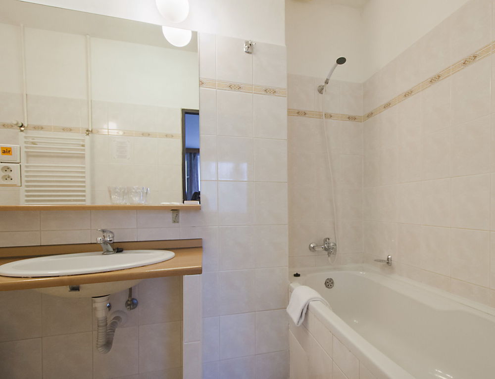 Astra Hotel 3*