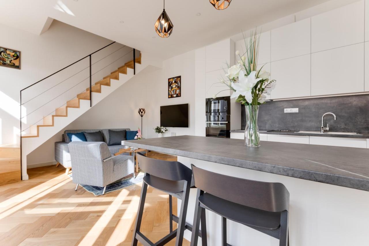 Andel Design Duplex, Ac, Garage Apartamento *