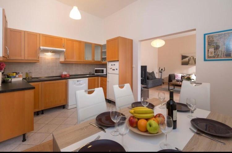 Apartment Stepanska *
