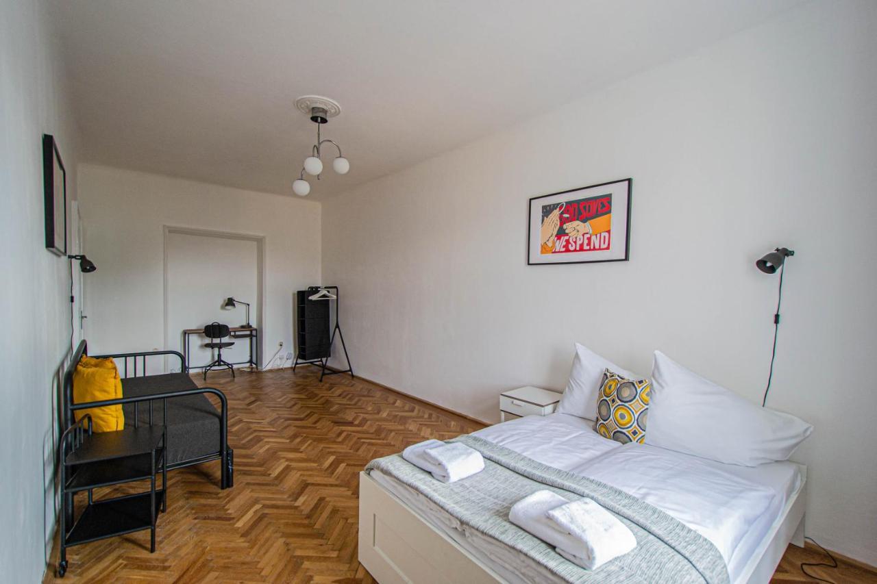 Super Billiard And Darts Big Apartment *
