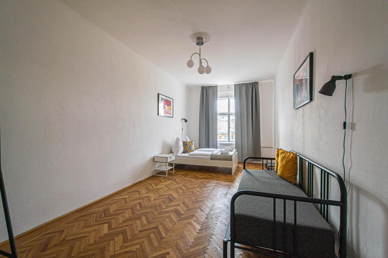 Super Billiard And Darts Big Apartment *