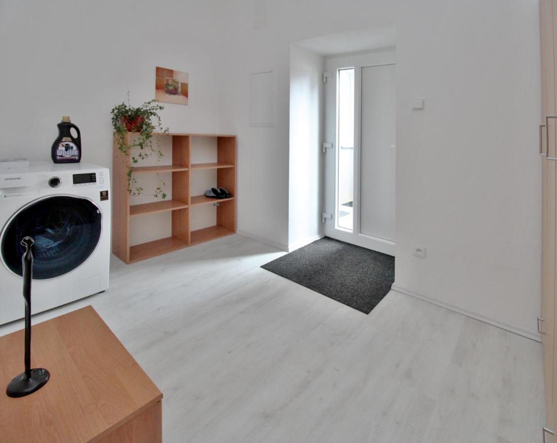 Apartment Near The Pond Prague