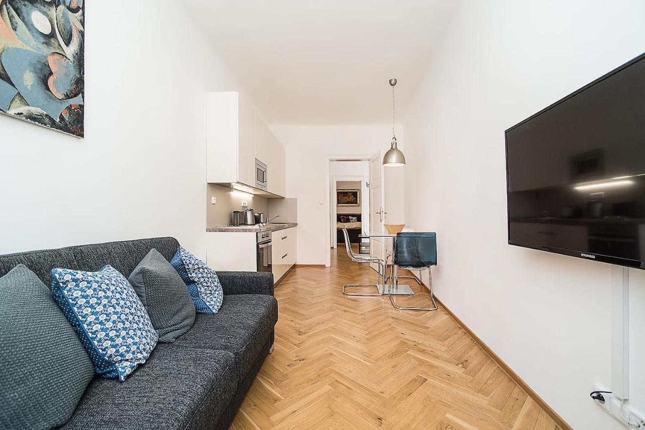 Newly Renovated 1-bed At Charles Bridge * Prag