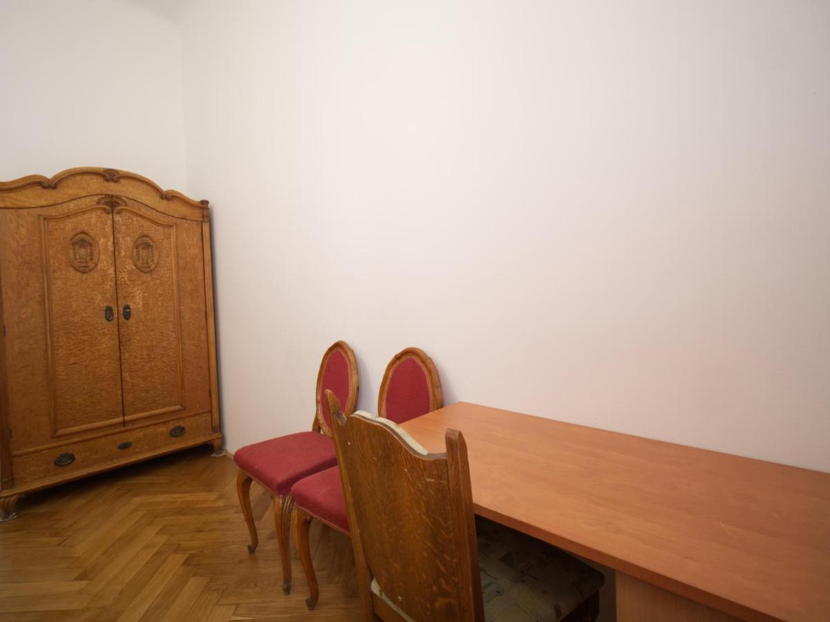 Auberge de jeunesse Capsule *