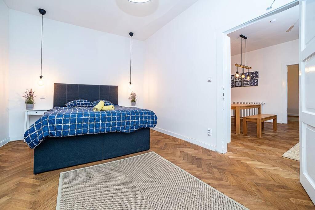 Elegant, Modern, 2-bed Flat By Museum Of