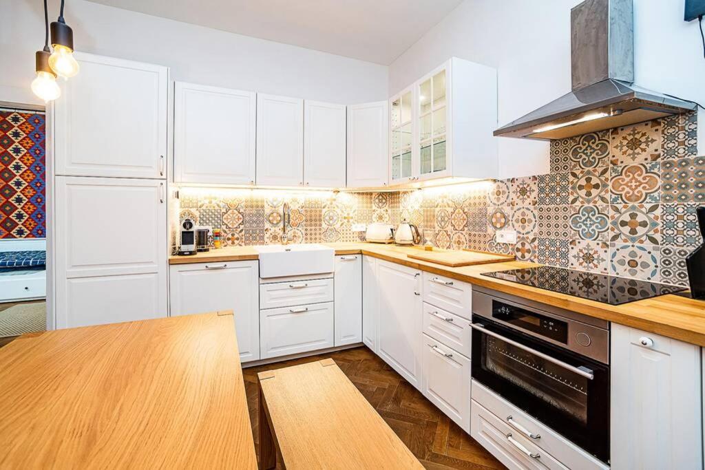 Elegant, Modern, 2-bed Flat By Museum Of Appartement Prague