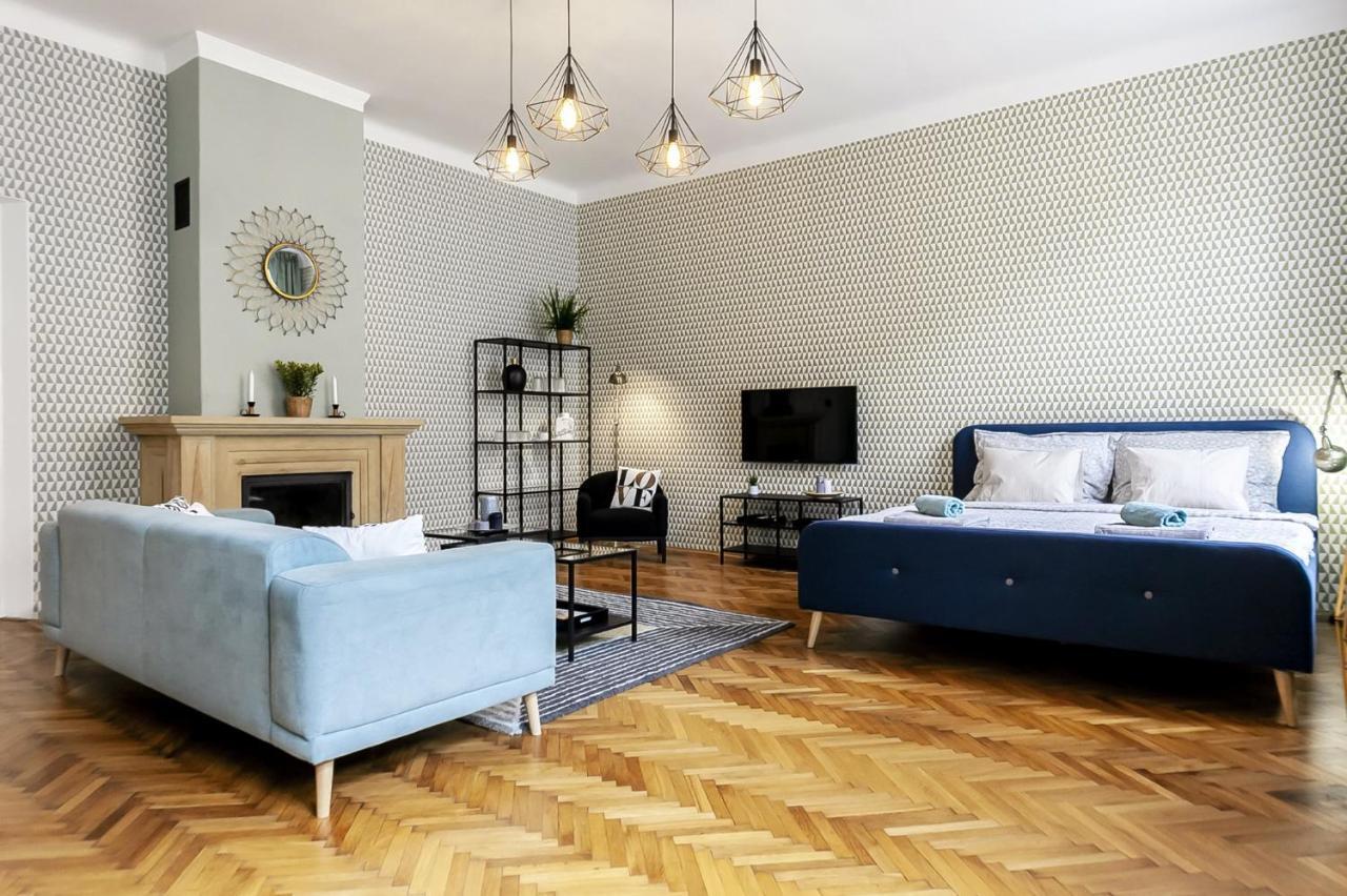 Apartment Cubistic Eliska / Jewish Quarter / Old Town Prague