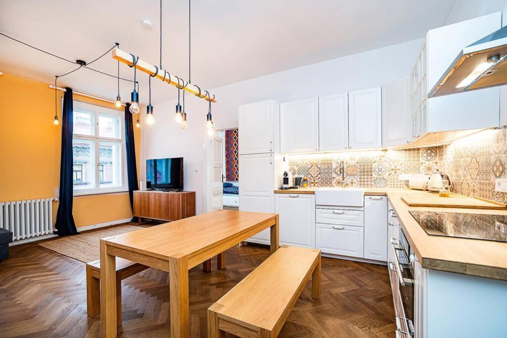 Elegant, Modern, 2-bed Flat By Museum Of
