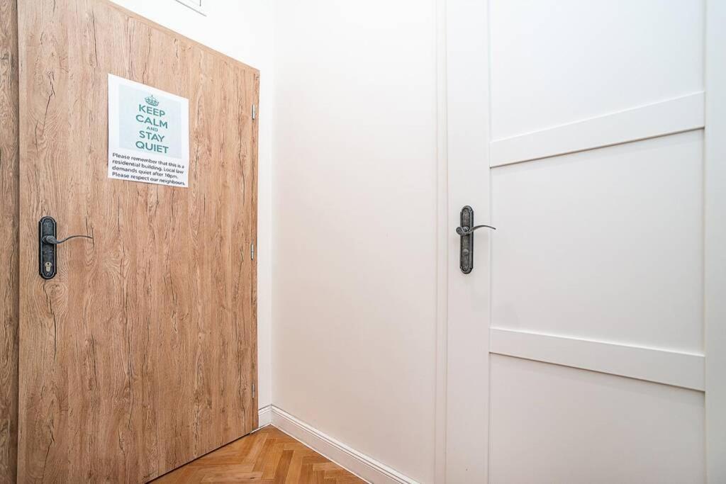 Elegant, Modern, 2-bed Flat By Museum Of Appartement Prague