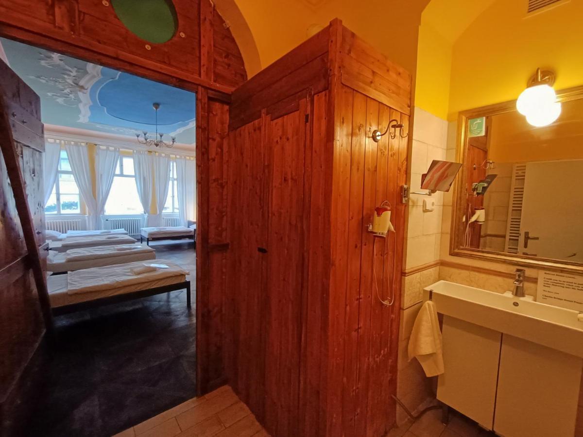 Albergue Charles Bridge & Praga