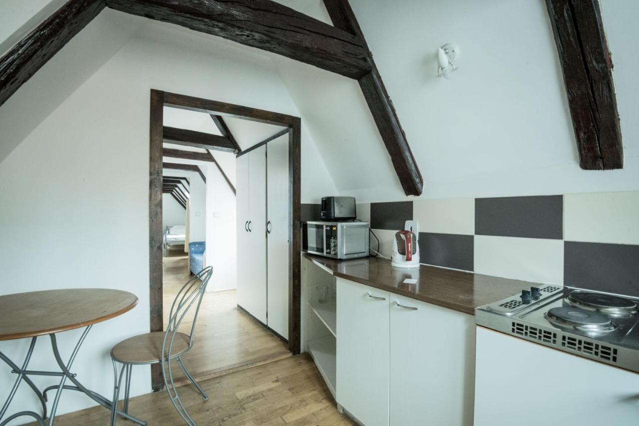 Charles Bridge & Albergue