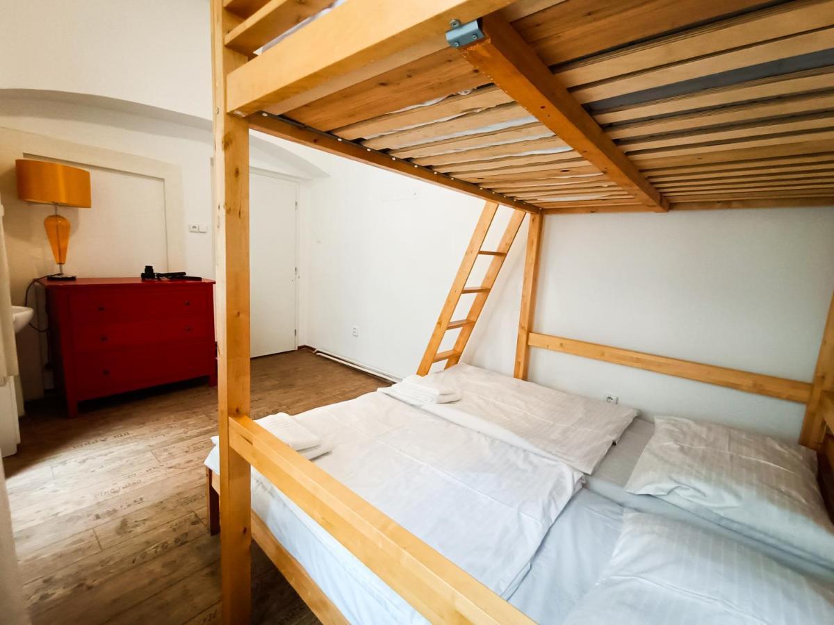 Albergue Charles Bridge &