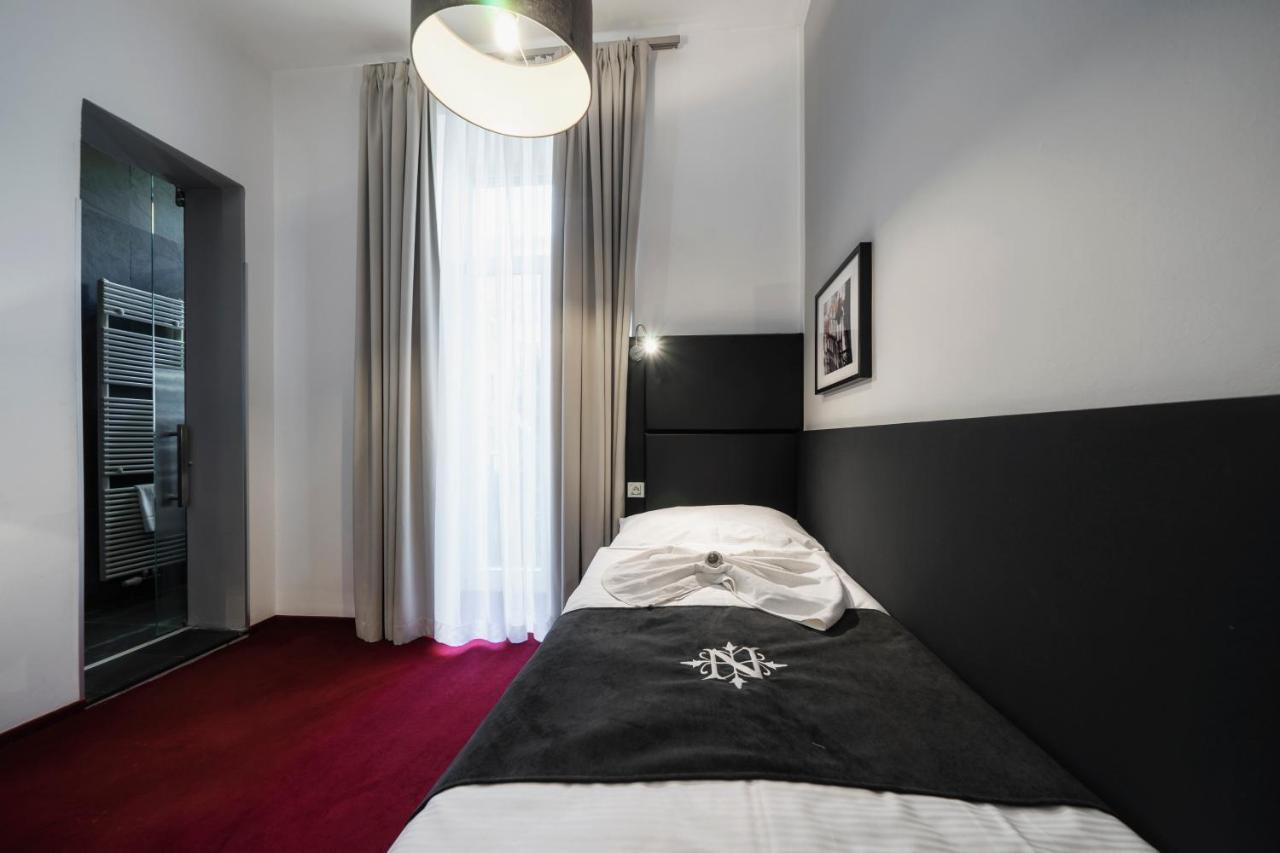 Hotel Noir
