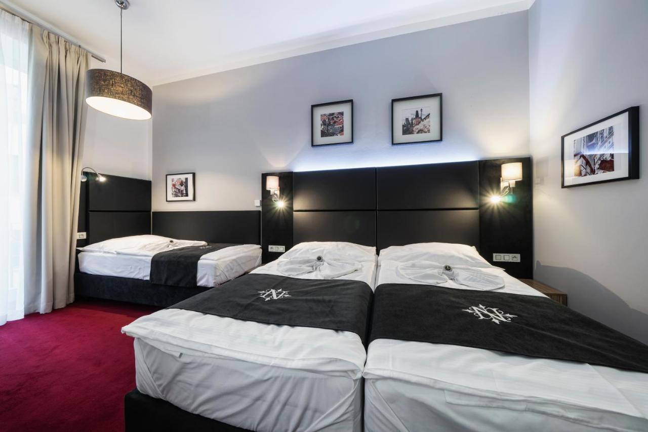 Hotel Noir
